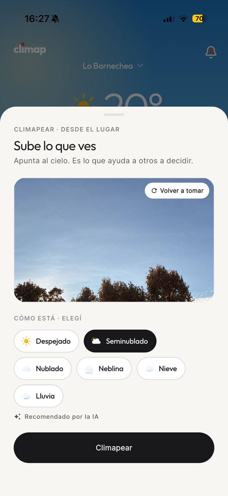 Flujo de climapeo: sube la foto del cielo y elige la condición; clasificación recomendada por IA